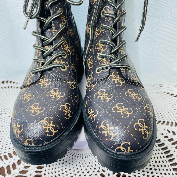 NEW Guess Women's Ankle Boots Fearne Logo Lug Sole Color Brown Zipper Size 10 M. - Picture 3 of 17